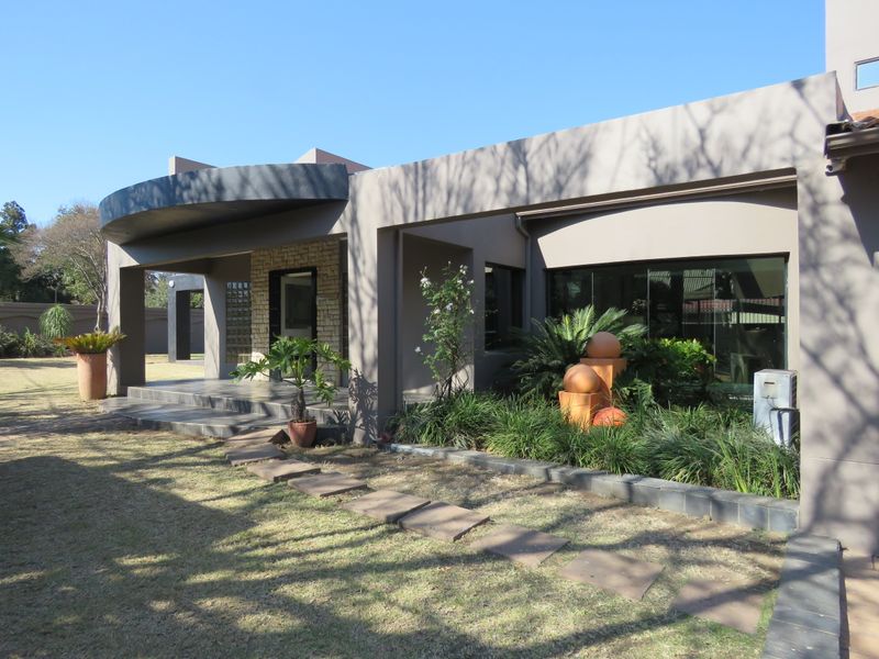 Stunning 6 bedroom Freehold For Sale in Westdene, Benoni - perfect for large families - Photo 2