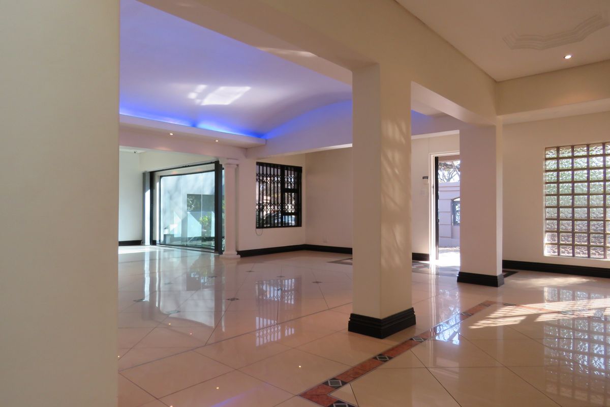 Stunning 6 bedroom Freehold For Sale in Westdene, Benoni - perfect for large families - Photo 5