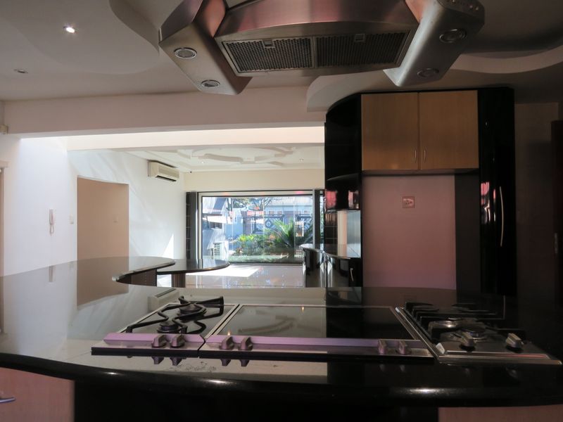 Stunning 6 bedroom Freehold For Sale in Westdene, Benoni - perfect for large families - Photo 10