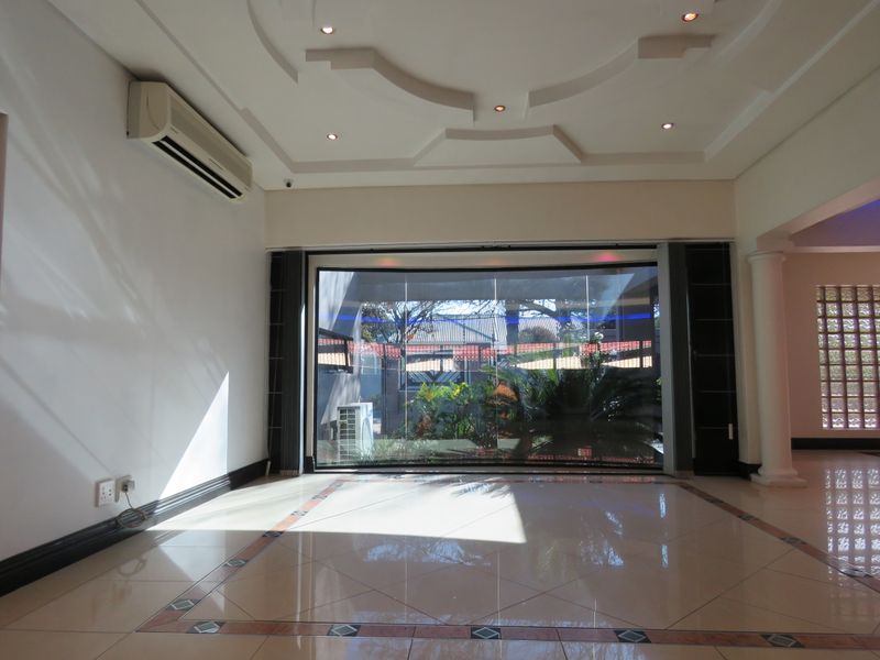 Stunning 6 bedroom Freehold For Sale in Westdene, Benoni - perfect for large families - Photo 6