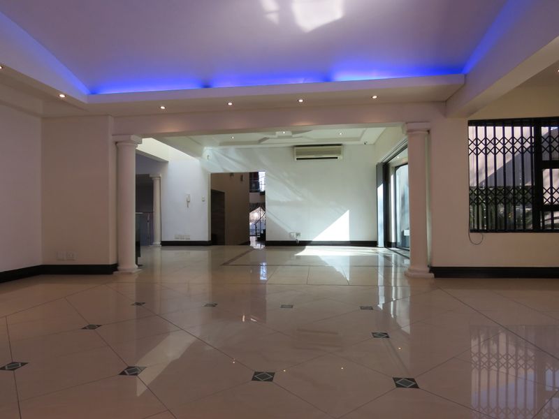 Stunning 6 bedroom Freehold For Sale in Westdene, Benoni - perfect for large families - Photo 7