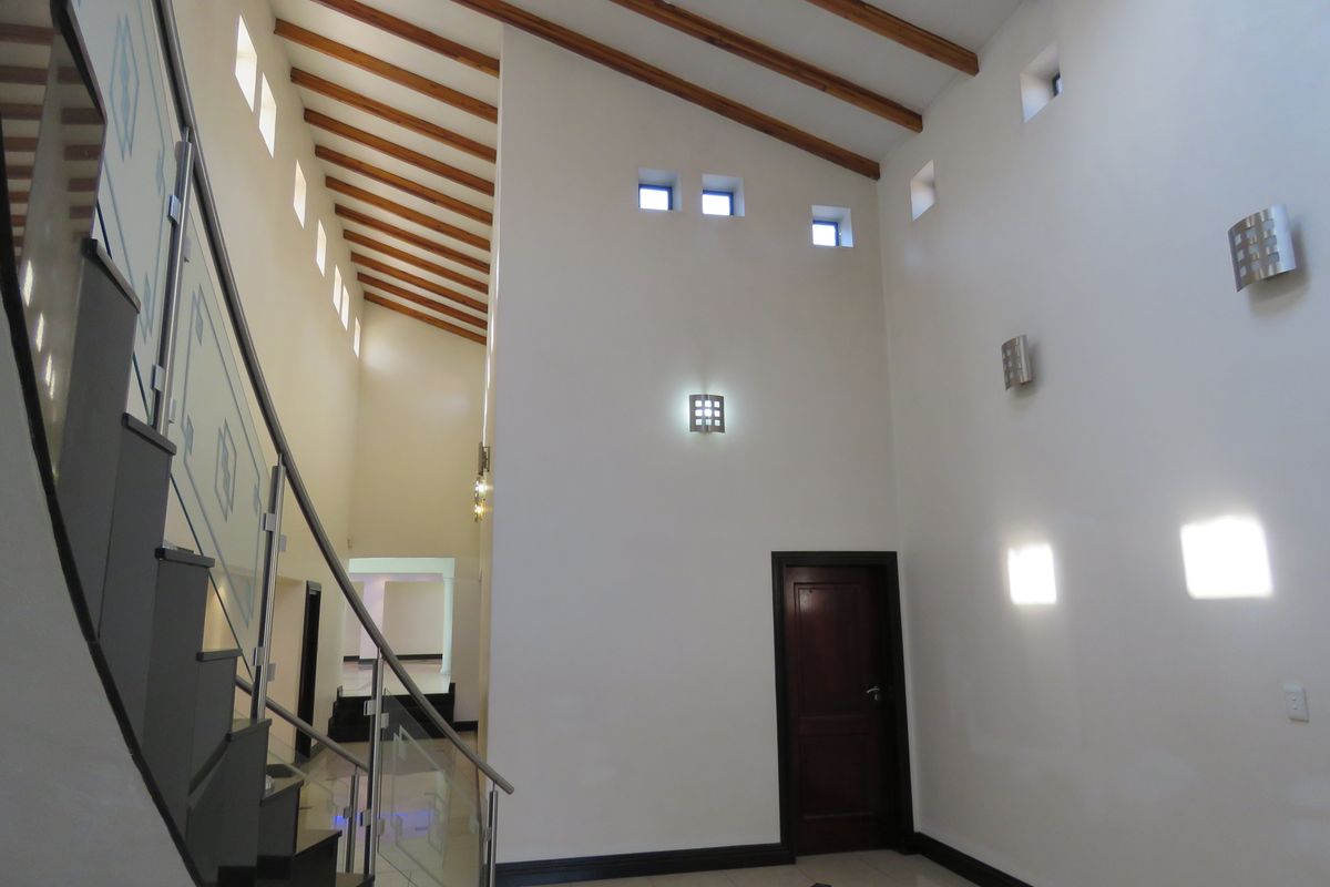 Stunning 6 bedroom Freehold For Sale in Westdene, Benoni - perfect for large families - Photo 3