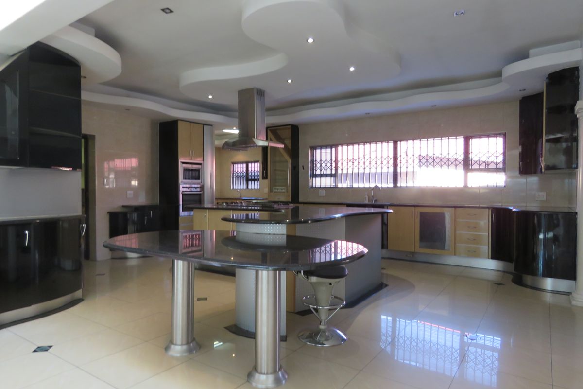Stunning 6 bedroom Freehold For Sale in Westdene, Benoni - perfect for large families - Photo 4