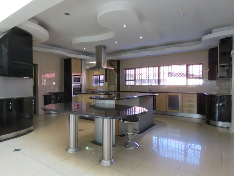 Stunning 6 bedroom Freehold For Sale in Westdene, Benoni - perfect for large families - Photo 4