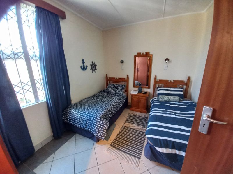 Spacious Furnished Modern Unit just 300m from Uvongo Pier and beach. - Photo 10