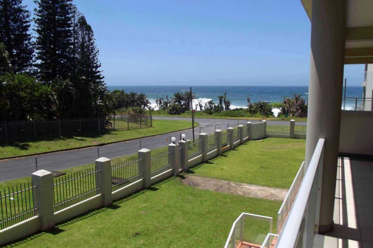 Spacious Furnished Modern Unit just 300m from Uvongo Pier and beach. - Photo 3