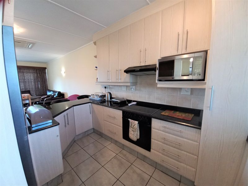 Spacious Furnished Modern Unit just 300m from Uvongo Pier and beach. - Photo 5