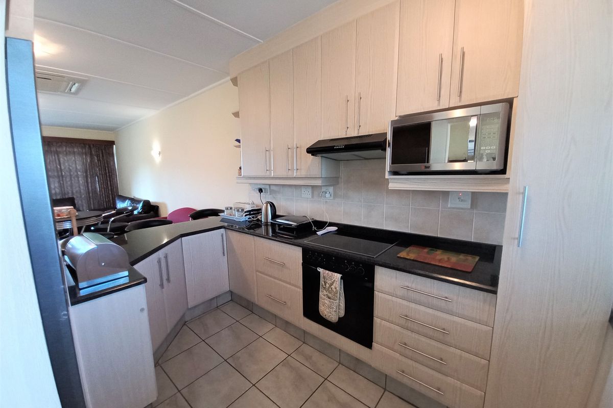 Spacious Furnished Modern Unit just 300m from Uvongo Pier and beach. - Photo 5