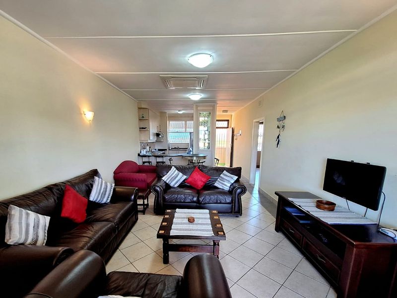 Spacious Furnished Modern Unit just 300m from Uvongo Pier and beach. - Photo 4