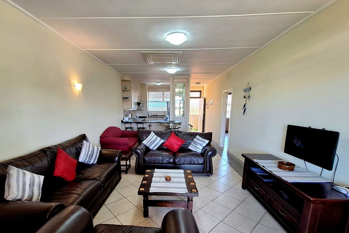 Spacious Furnished Modern Unit just 300m from Uvongo Pier and beach. - Photo 4