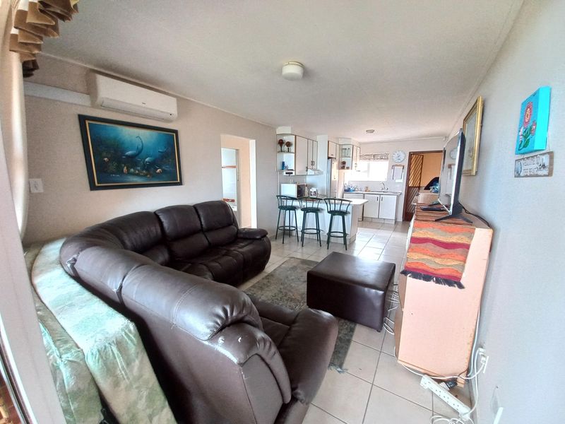 Apartment For Sale In Margate - Photo 3