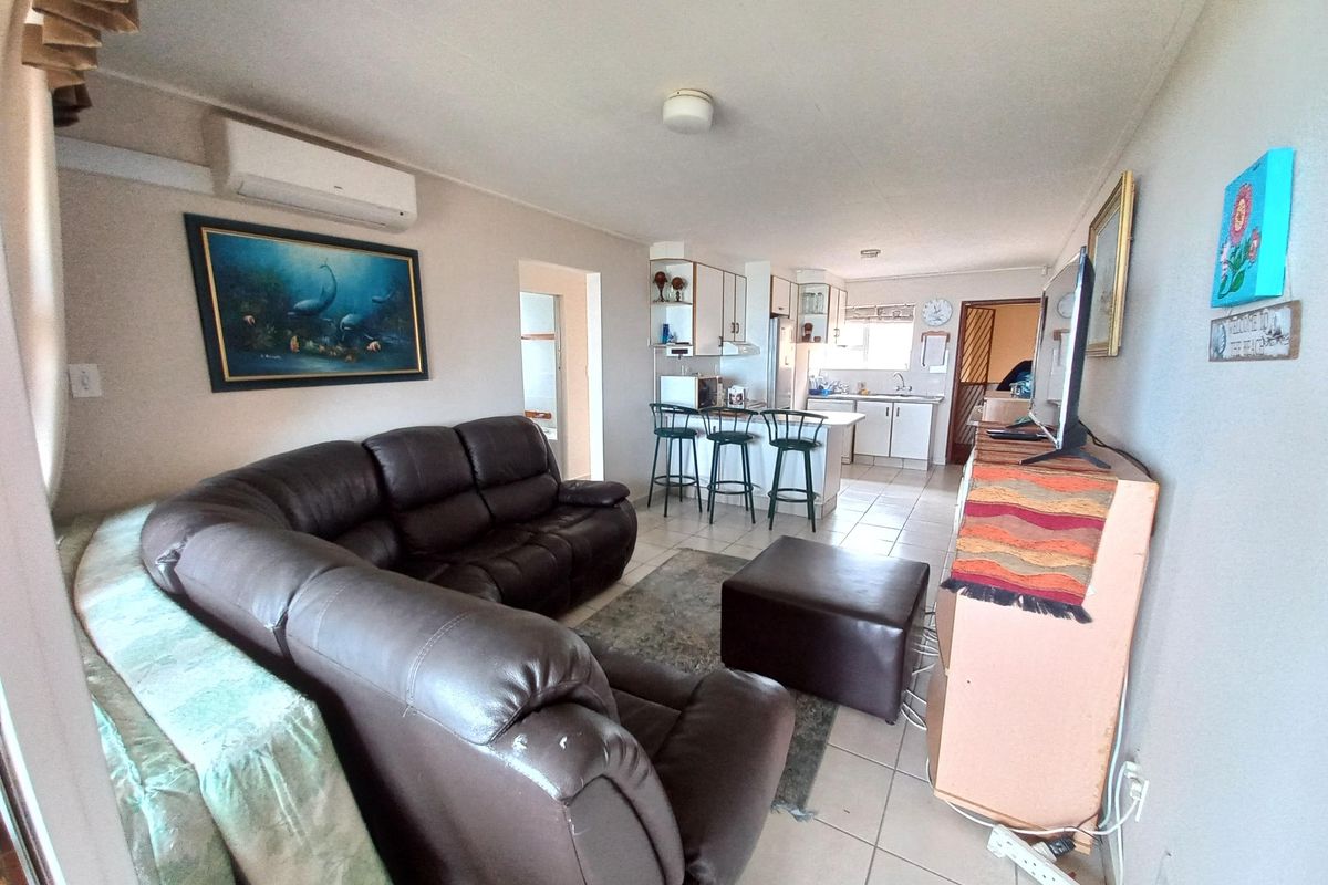 Apartment For Sale In Margate - Photo 3