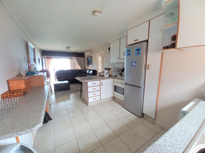 Apartment For Sale In Margate - Photo 5