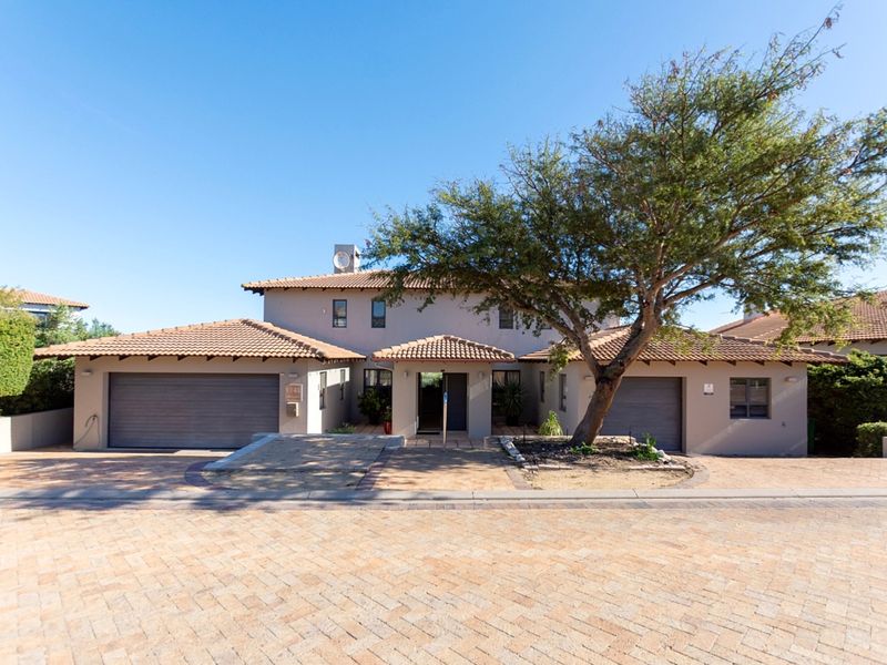 Sophisticated Living with Lagoon, Fairway and Greenbelt Views in Langebaan Country Estate - Photo 1