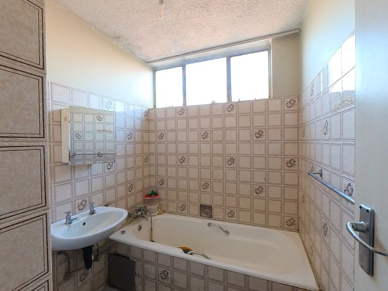 Real Spacious Duplex Living, Private Complex - Sunnyside - Photo 9