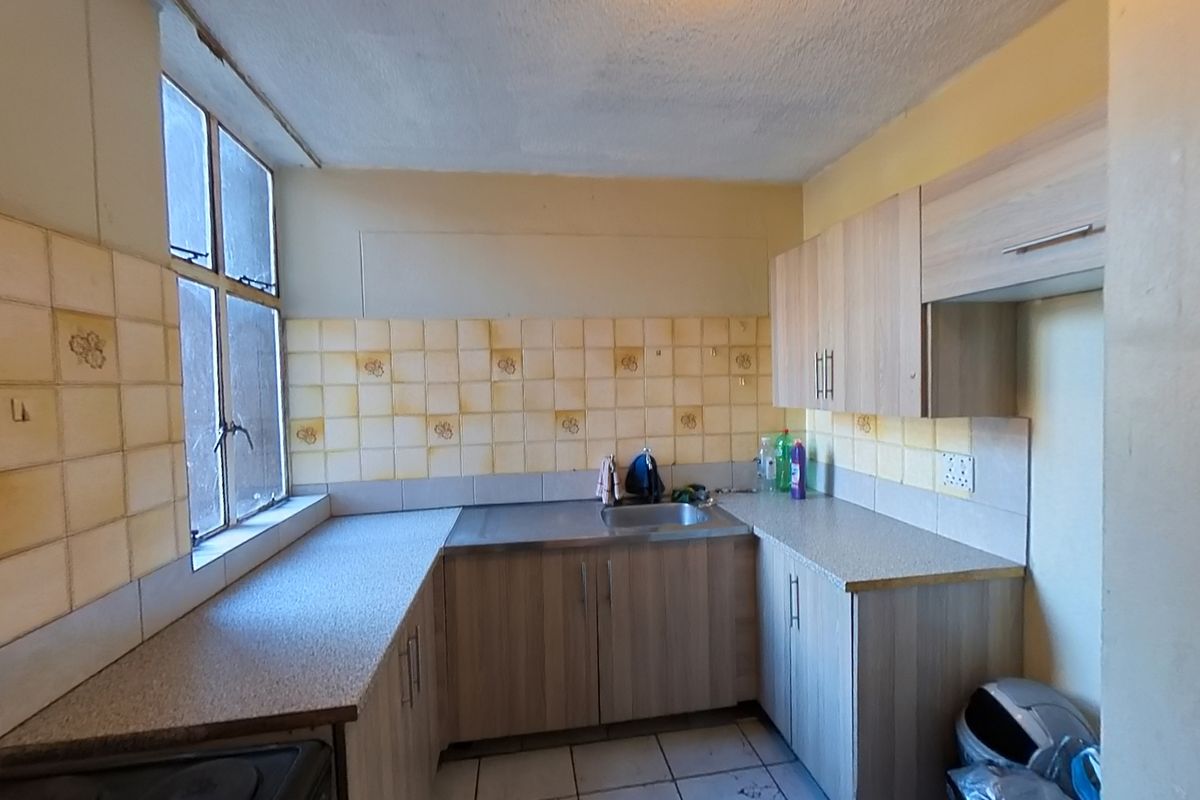 Real Spacious Duplex Living, Private Complex - Sunnyside - Photo 4