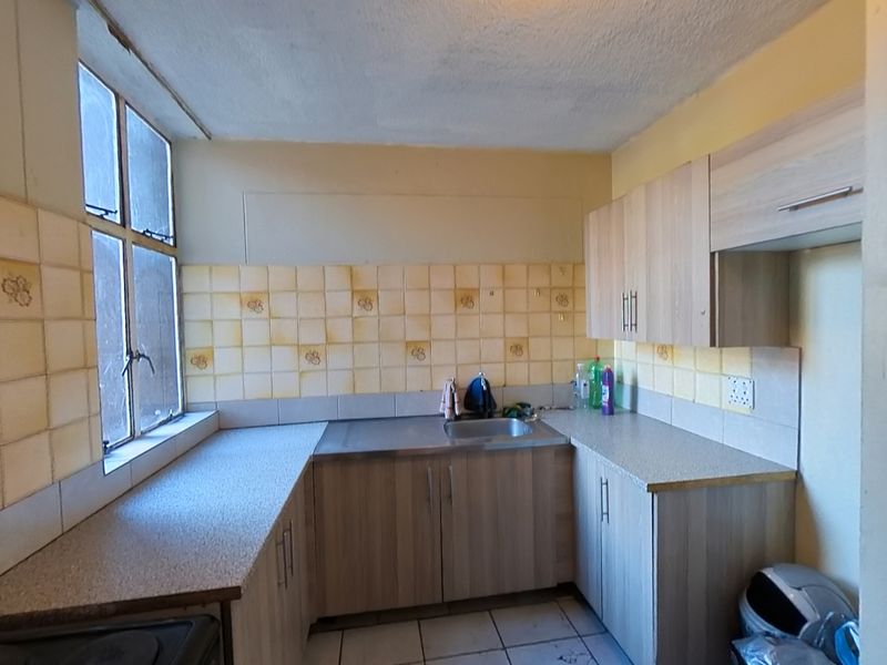 Real Spacious Duplex Living, Private Complex - Sunnyside - Photo 4