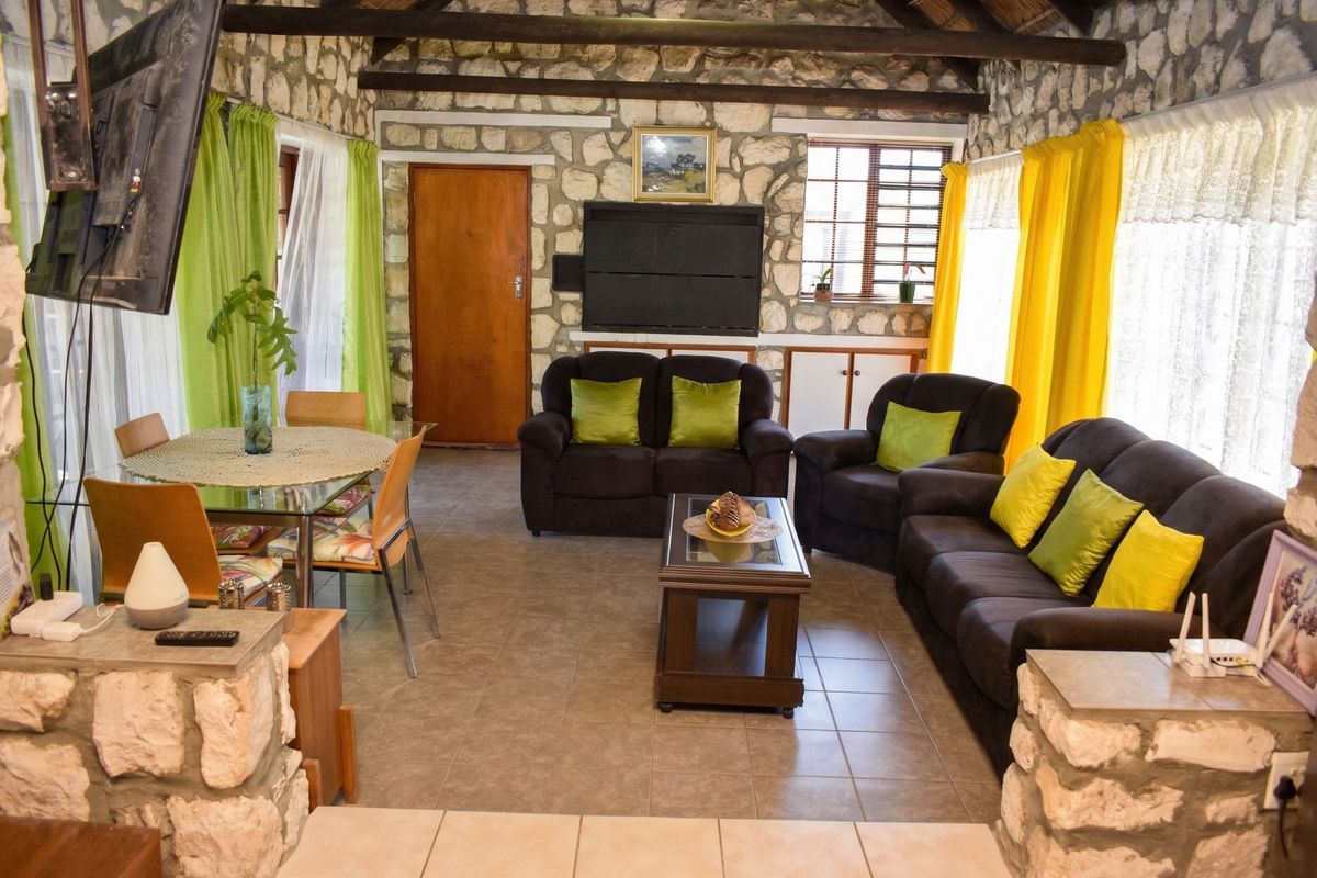 Charming Limestone Family Home in Picturesque Struisbaai! - Photo 5