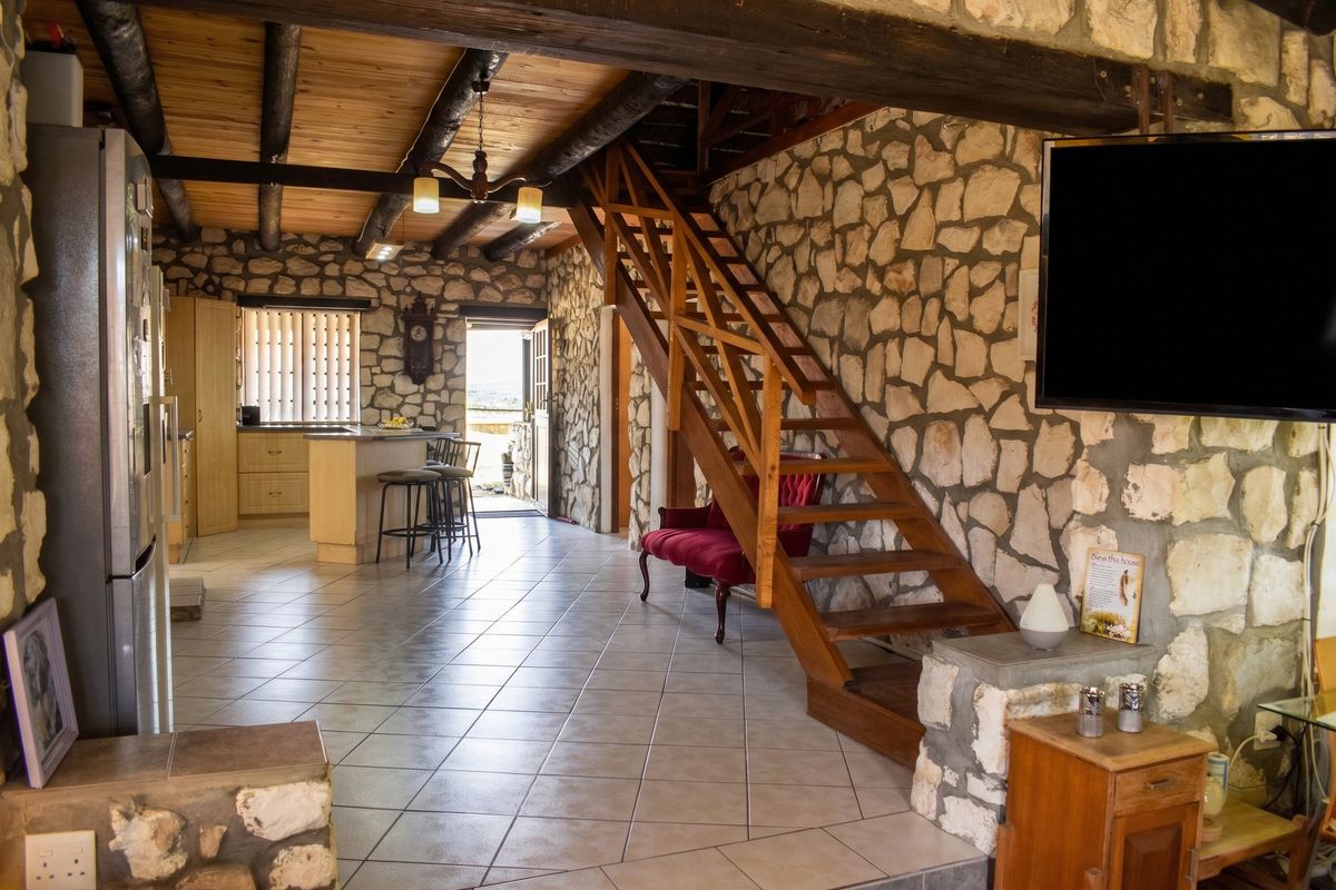 Charming Limestone Family Home in Picturesque Struisbaai! - Photo 4