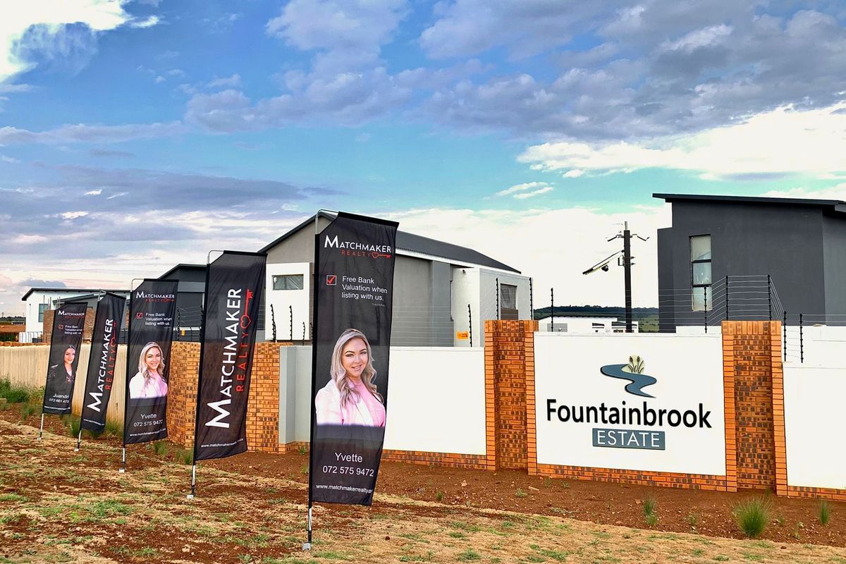 Stunning 4-Bedroom Double-Story Home in the Prestigious Fountainbrook Estate - Photo 5