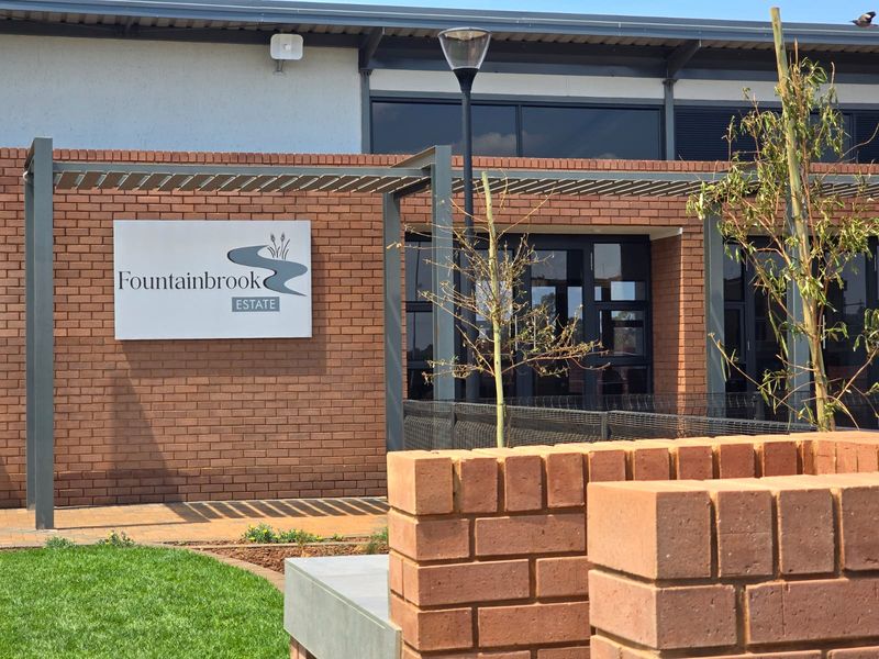 Stunning 4-Bedroom Double-Story Home in the Prestigious Fountainbrook Estate - Photo 6