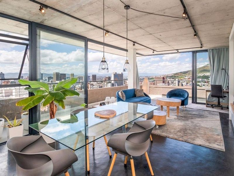 PENTHOUSE IN "RAW DESIGN“ – WITH PANORAMIC VIEW FROM THE HARBOUR OVER THE CITY TO TABLE MOUNTAIN - Photo 4