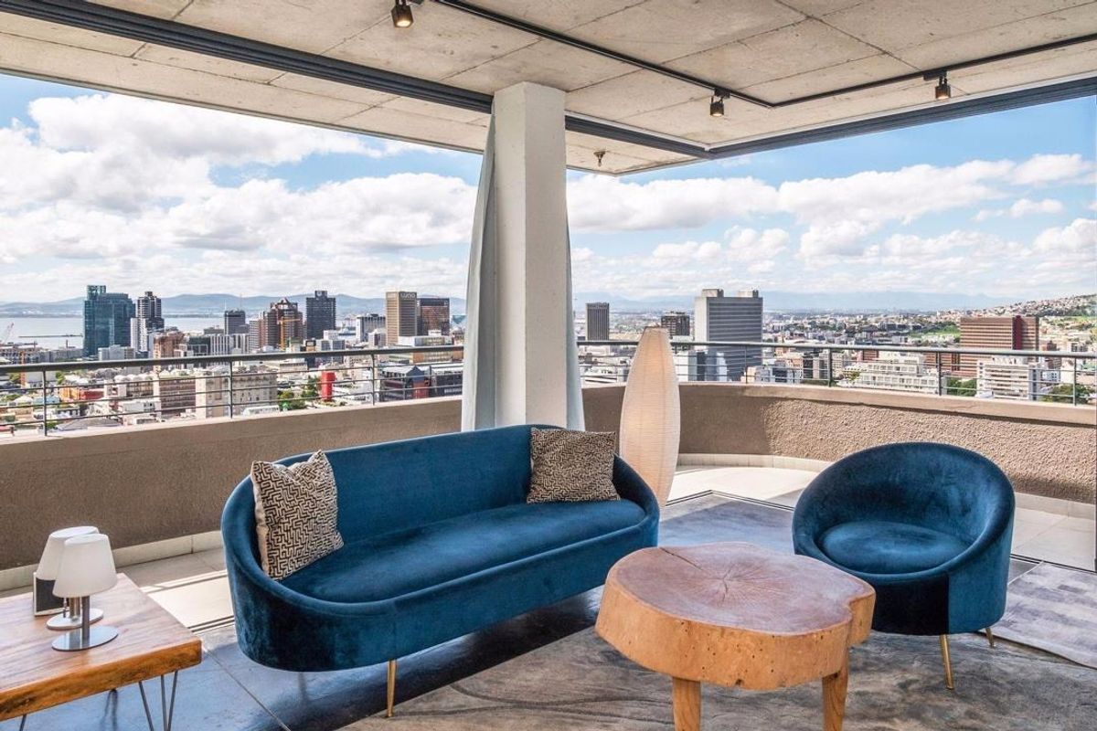 PENTHOUSE IN "RAW DESIGN“ – WITH PANORAMIC VIEW FROM THE HARBOUR OVER THE CITY TO TABLE MOUNTAIN - Photo 2