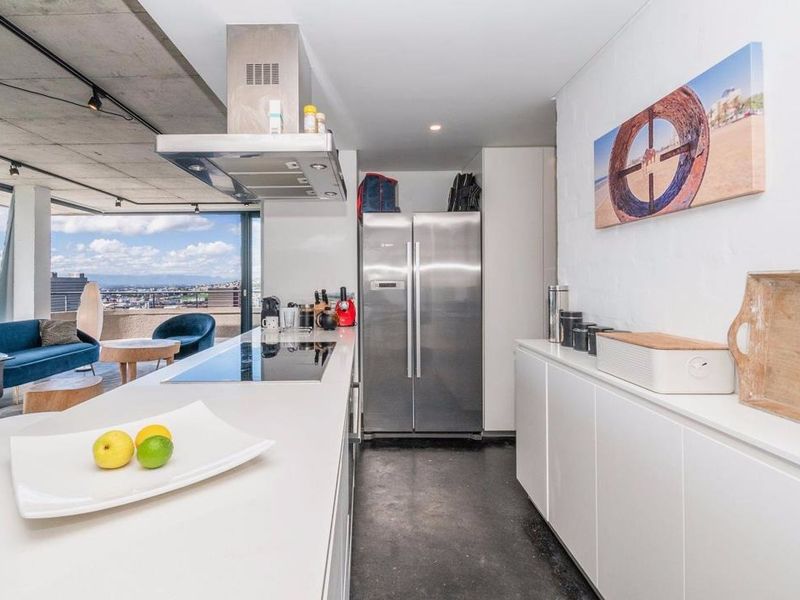 PENTHOUSE IN "RAW DESIGN“ – WITH PANORAMIC VIEW FROM THE HARBOUR OVER THE CITY TO TABLE MOUNTAIN - Photo 6