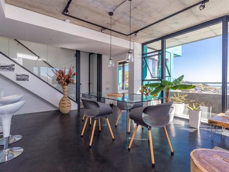 PENTHOUSE IN "RAW DESIGN“ – WITH PANORAMIC VIEW FROM THE HARBOUR OVER THE CITY TO TABLE MOUNTAIN - Photo 9