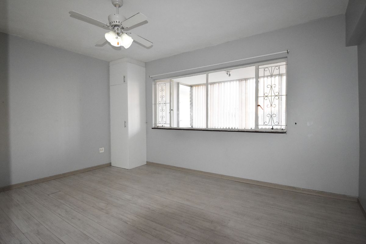 Large ground floor flat in popular Beacon Hill - Photo 4