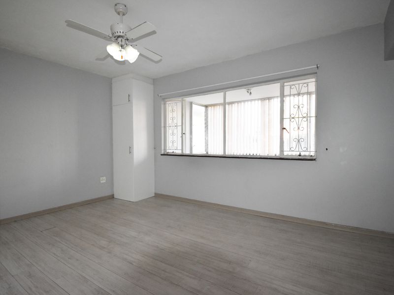 Large ground floor flat in popular Beacon Hill - Photo 4