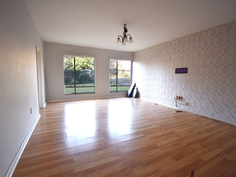 Large ground floor flat in popular Beacon Hill - Photo 7
