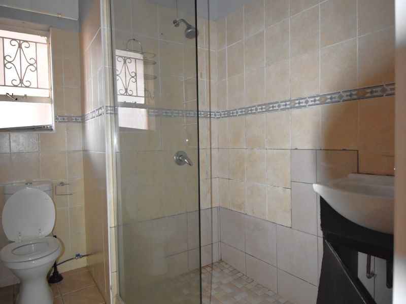 Large ground floor flat in popular Beacon Hill - Photo 6