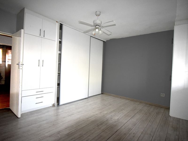 Large ground floor flat in popular Beacon Hill - Photo 3