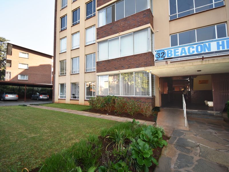 Large ground floor flat in popular Beacon Hill - Photo 2