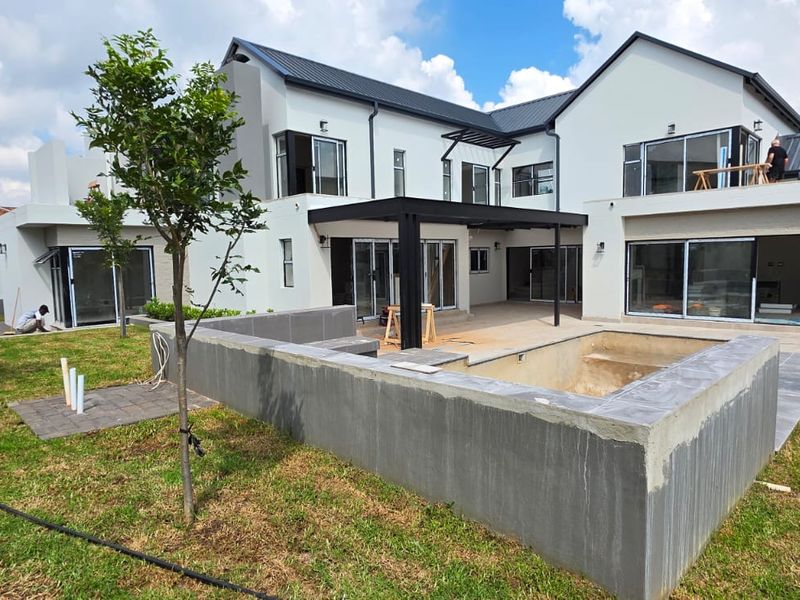 Exquisite Double-Storey Home in Midstream Heights with Pool, Boma and Cinema Room. - Photo 7