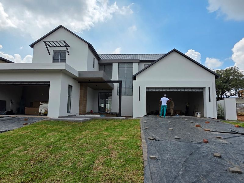Exquisite Double-Storey Home in Midstream Heights with Pool, Boma and Cinema Room. - Photo 6