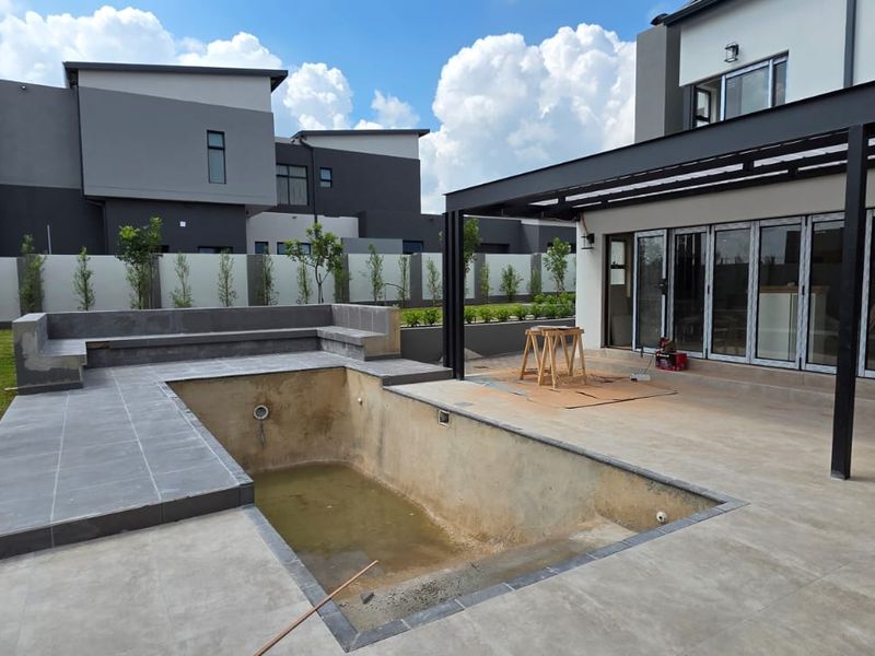 Exquisite Double-Storey Home in Midstream Heights with Pool, Boma and Cinema Room. - Photo 8