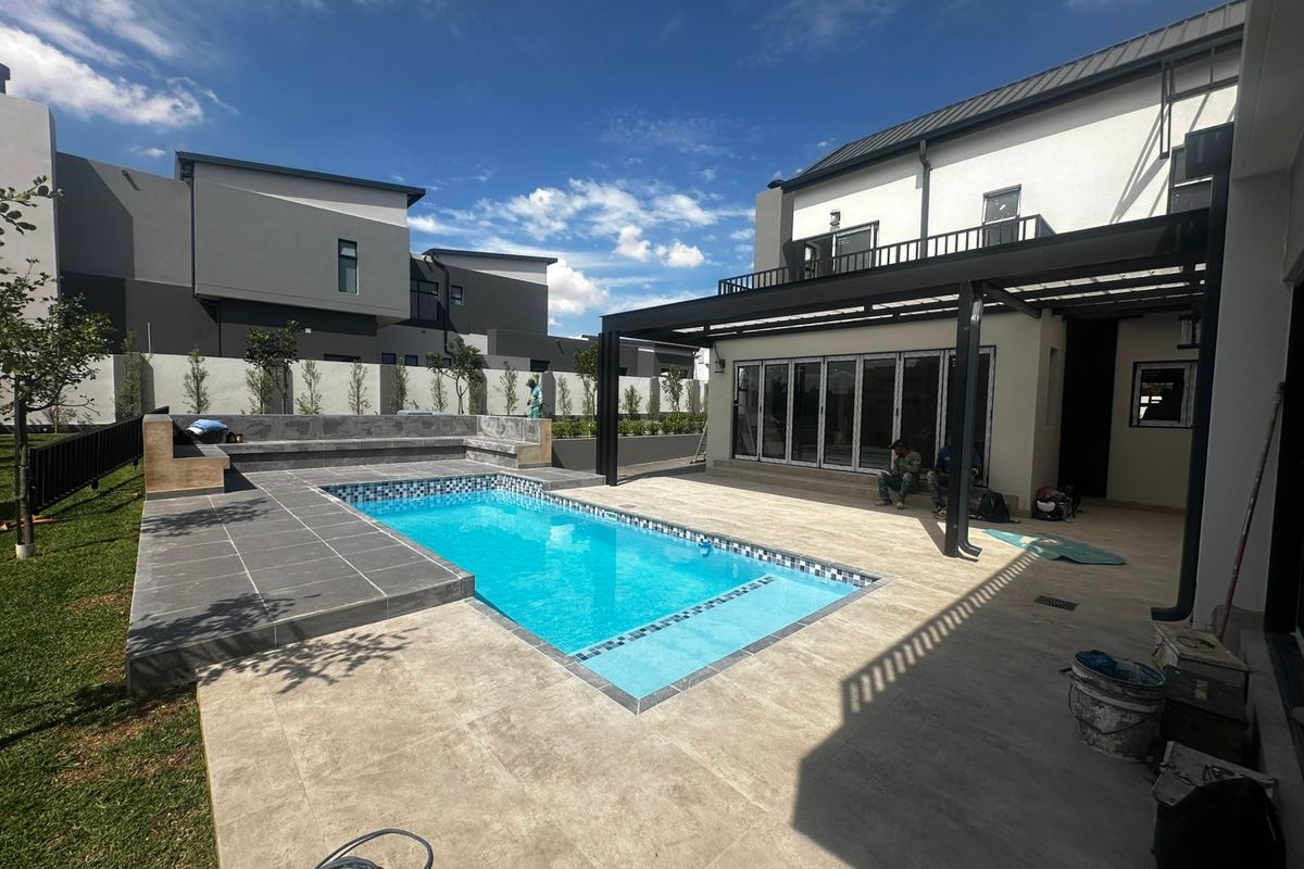 Exquisite Double-Storey Home in Midstream Heights with Pool, Boma and Cinema Room. - Photo 4