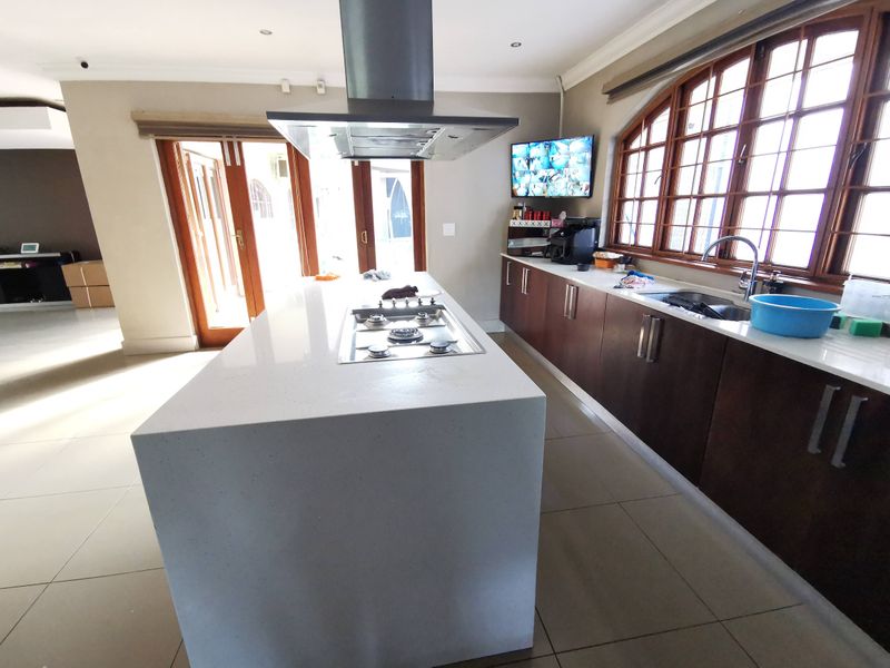 Masterpiece with majestic views - Photo 6