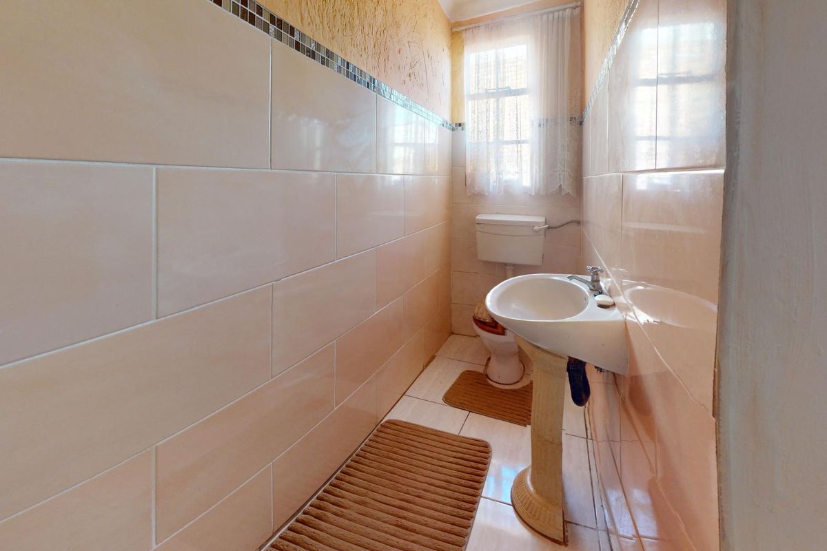 Spacious 3 Bedroom Family Home in Promosa - Photo 3