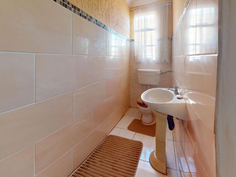Spacious 3 Bedroom Family Home in Promosa - Photo 3