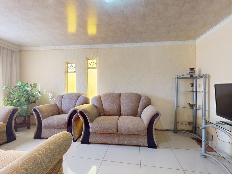 Spacious 3 Bedroom Family Home in Promosa - Photo 1