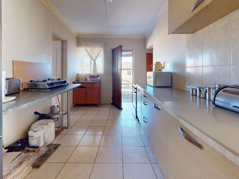 Spacious 3 Bedroom Family Home in Promosa - Photo 9