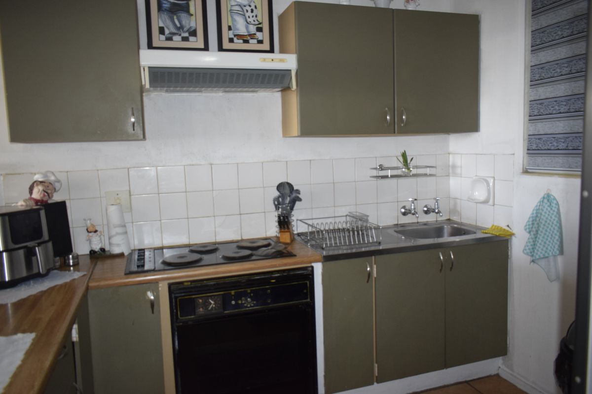 2 bedroom townhouse for sale in Primrose Hill - Photo 5