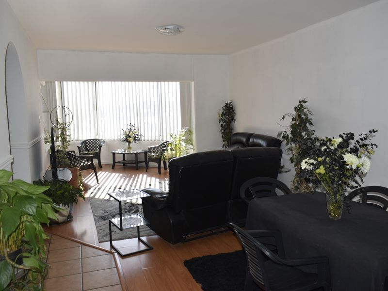 2 bedroom townhouse for sale in Primrose Hill - Photo 3