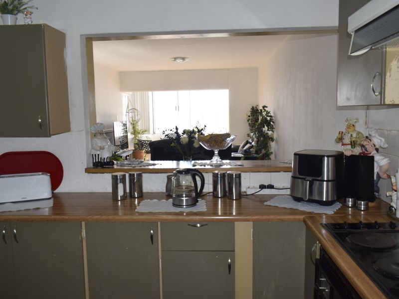 2 bedroom townhouse for sale in Primrose Hill - Photo 6