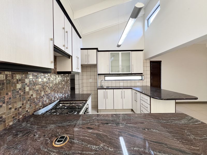 Buying a Lifestyle - 3 Bedroom in Mzingazi Golf Estate - Photo 7