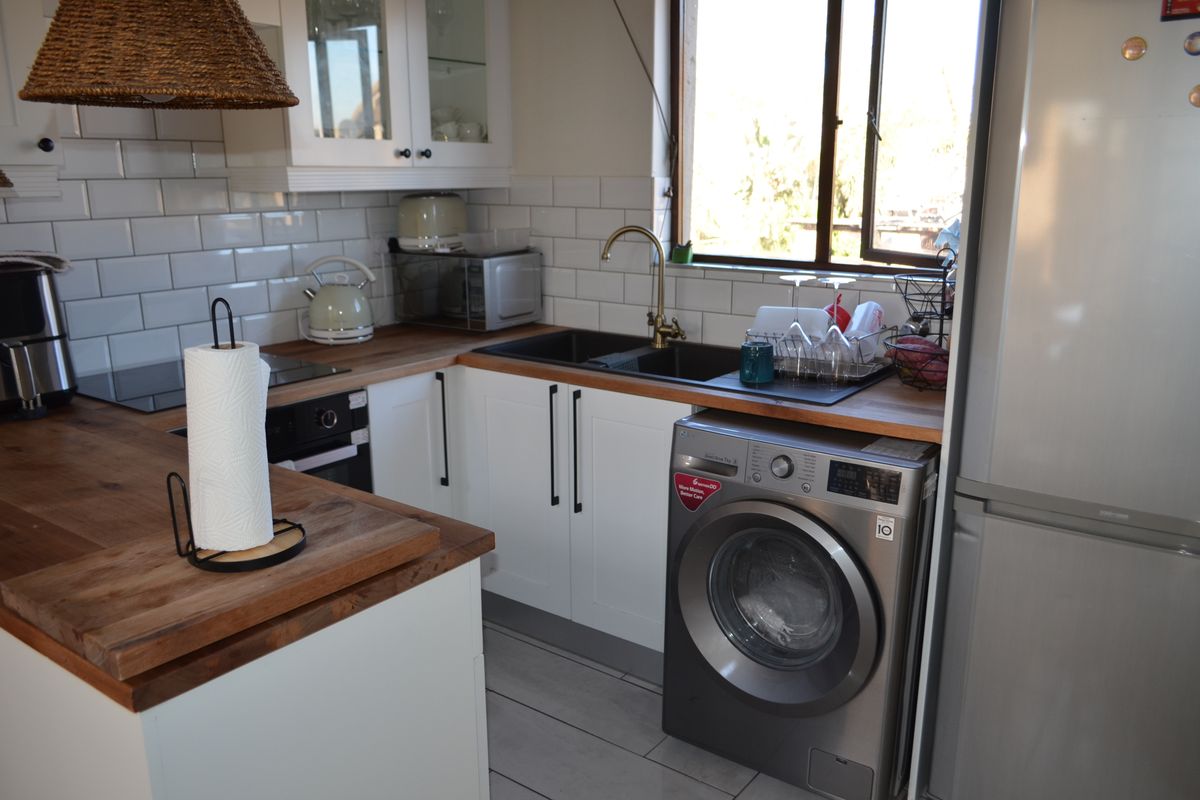 Bushveld Living Gorgeous 2 bed 1 bath don't wait for prices to rise - Photo 5