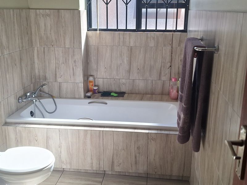 Stunning apartment for sale featuring modern finishes - Photo 9